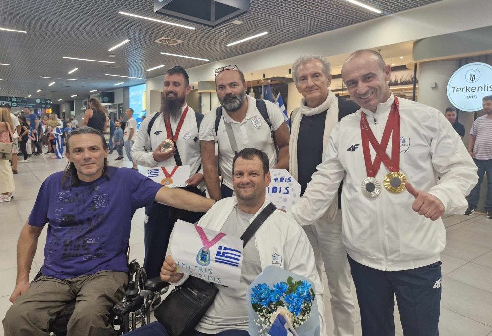 Επέστρεψαν με χαμόγελα και 13 μετάλλια οι Έλληνες Παραολυμπιονίκε (vid-pics) runbeat.gr